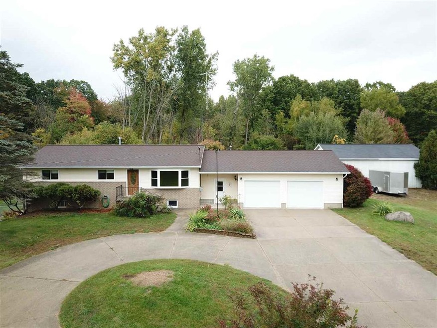 BOUNTIFUL ON  BROOKS!  This 3 bedroom, 1.5 bath ra