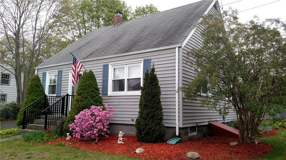 6 Spring St, Gales Ferry, CT 06335 - photo 1