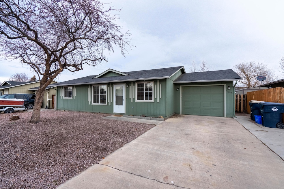 3217 SW Pumice Ave, Redmond, OR 97756 - photo 1