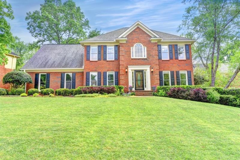 Fabulous Updated Brick Home on Cul-de-sac in Peach