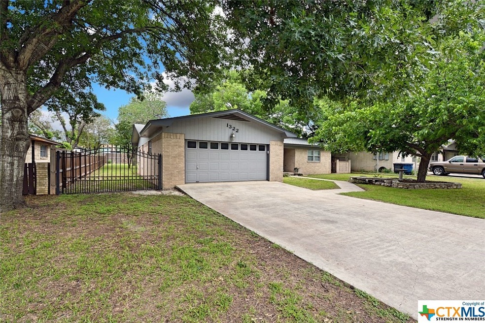 1322 Fieldcrest, New Braunfels, TX 78130 - photo 1