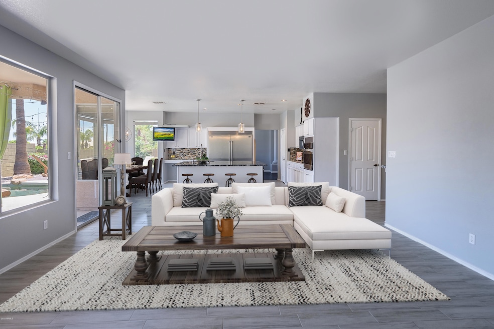 Newly Remodeled Kitchen-Family Room