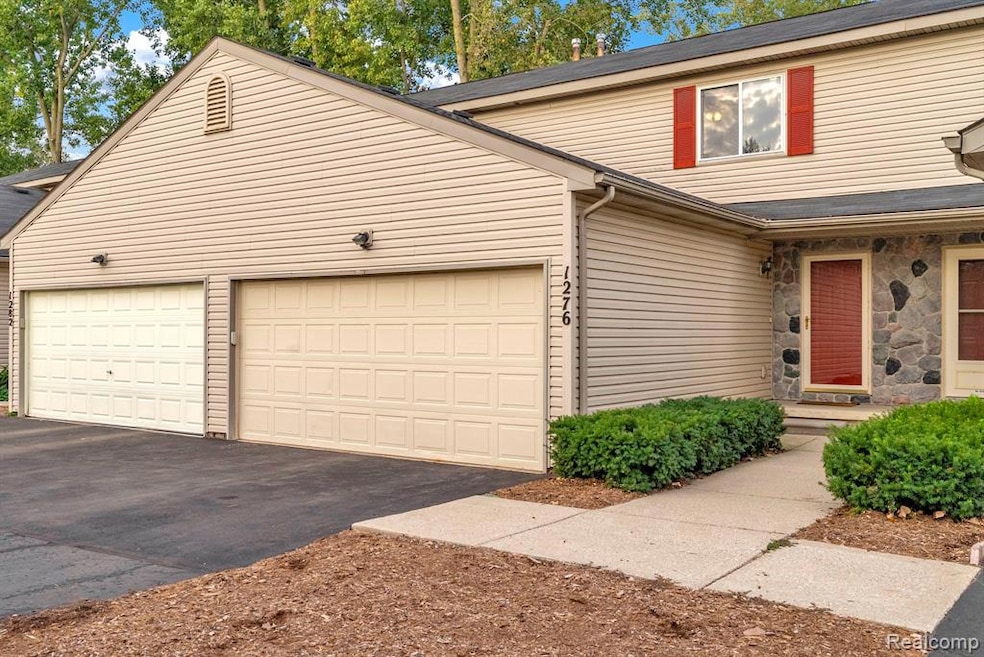 1276 Jay St unit 6, Waterford, MI 48327 - photo 1