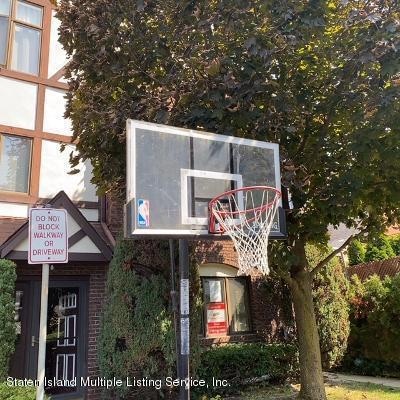 46 Fox Hunt Ct, Staten Island, NY 10301 - photo 1