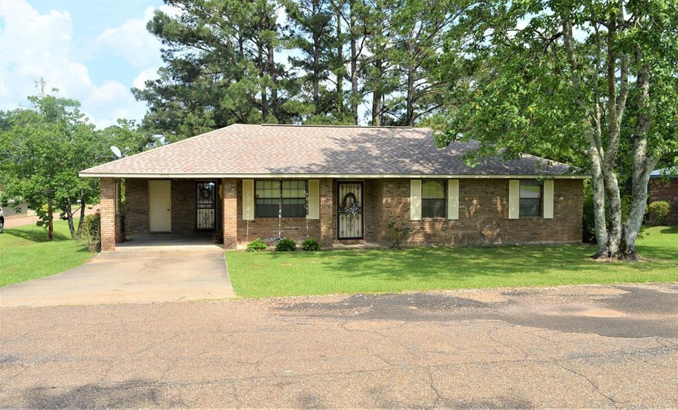 606 Maxine Ave, McComb, MS 39648 - photo 1