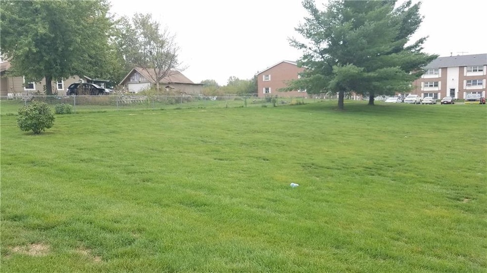 1207 N 11th Ave E, Newton, IA 50208 - photo 1