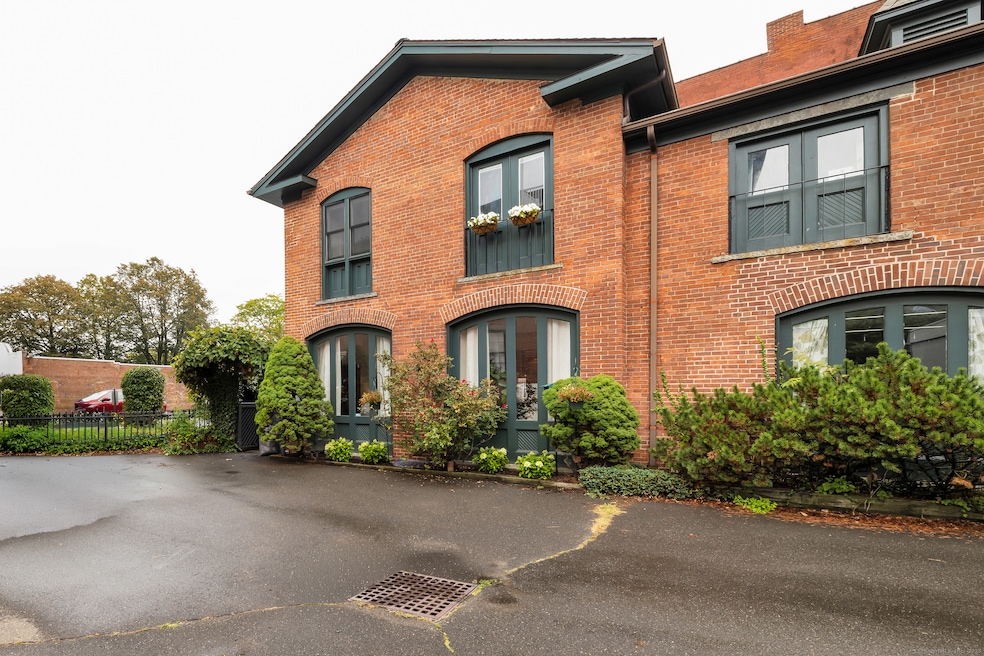 7 Wooster Place unit 6, New Haven, CT 06511 - photo 1