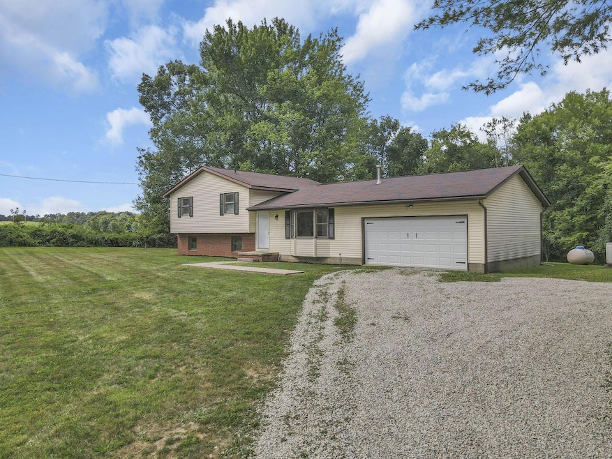 13590 Sand Hollow Rd SE, Thornville, OH 43076 - photo 1