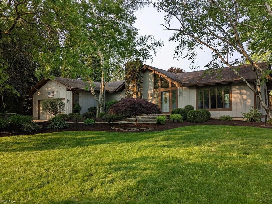 Large lot with a park-like setting