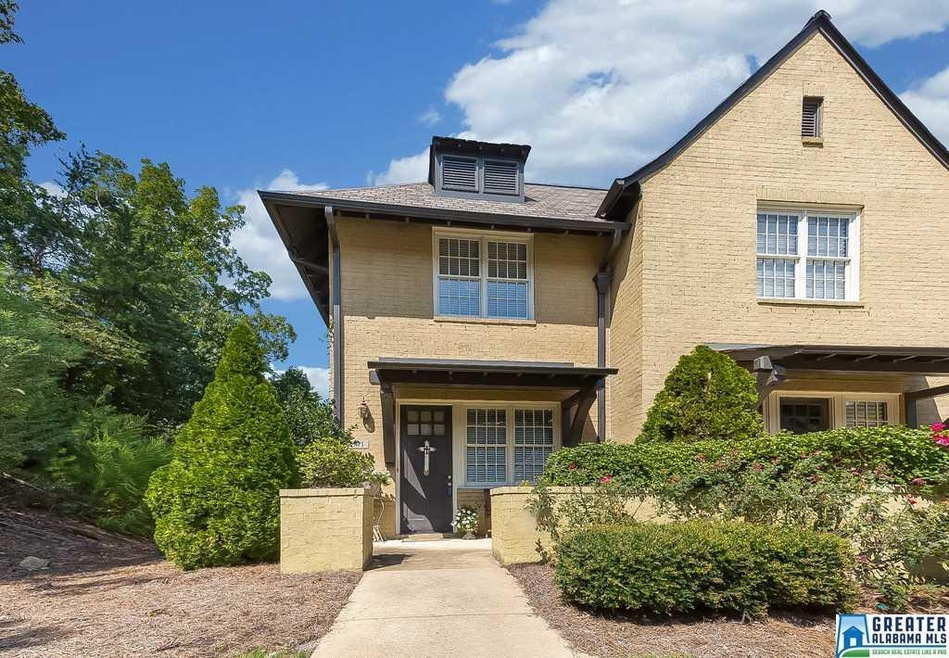 Welcome Home! End Unit with pond view