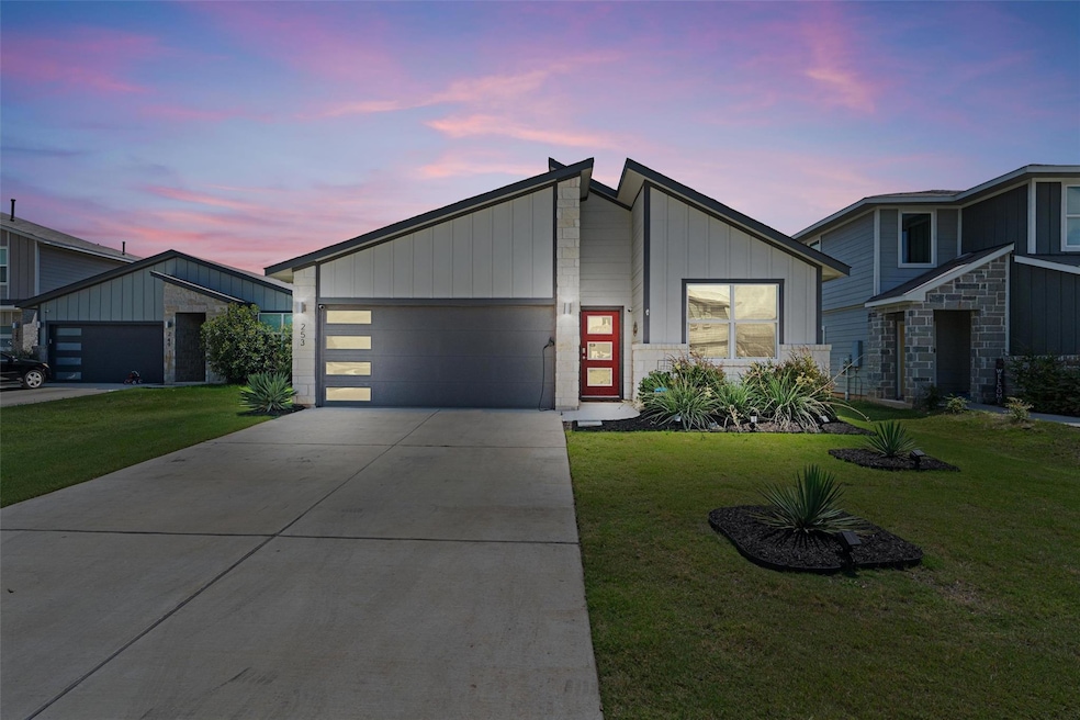 View of front facade with an attached garage, a y