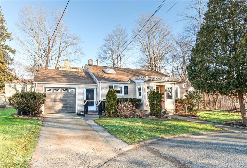 18 Taylor Dr, Norwich, CT 06360 - photo 1