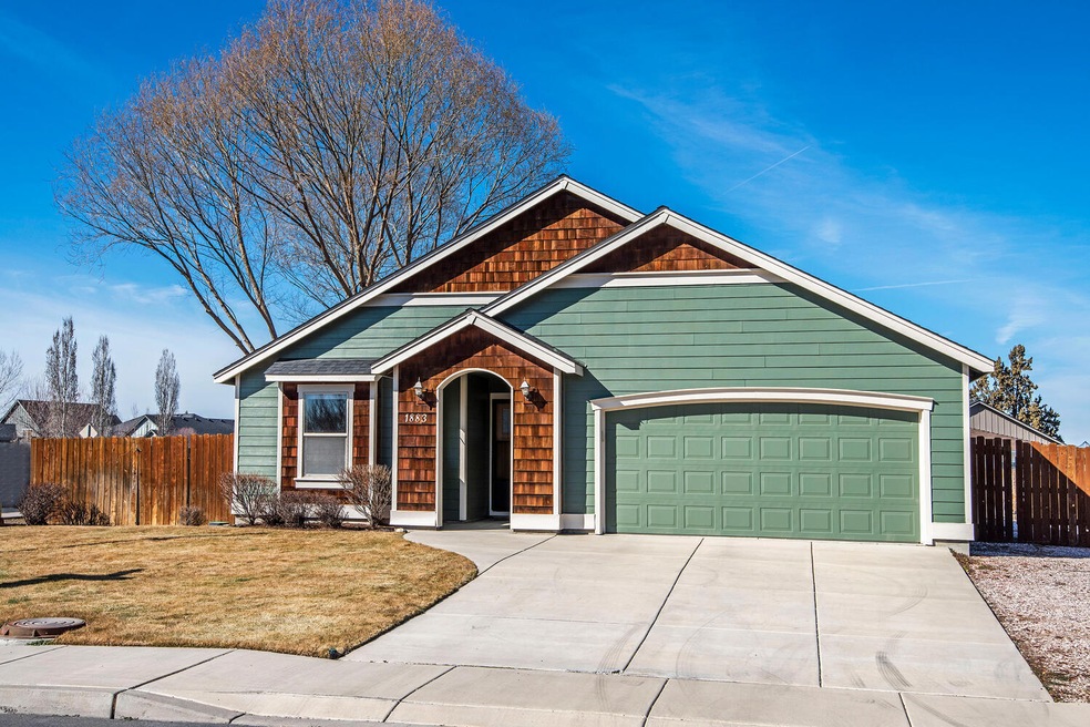 1883 NW Quince Tree Pl Redmond-large-001