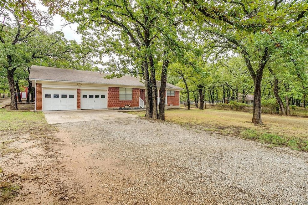 1046 Reese Ln, Azle, TX 76020 - photo 1