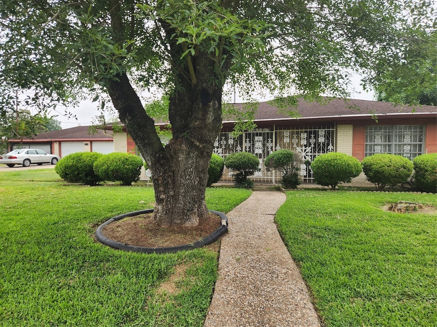 4923 Teton St, Houston, TX 77033 - photo 1