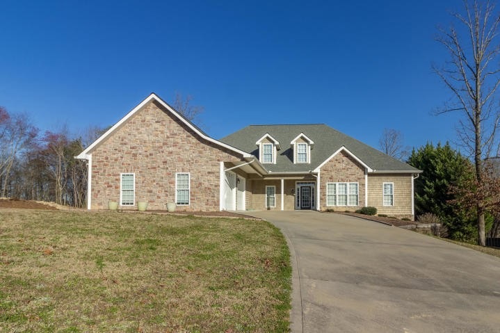 422 E Homeplace Dr, Tunnel Hill, GA 30755 - photo 1