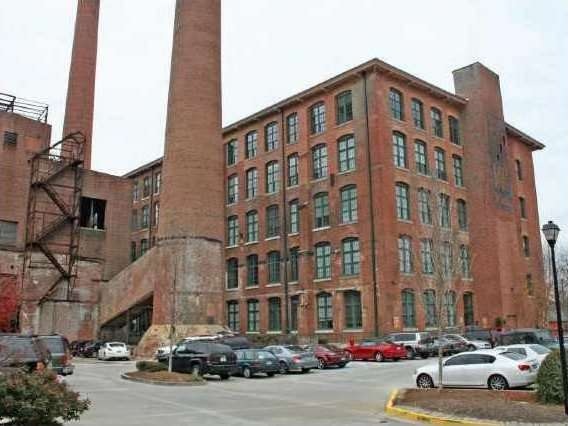 Exterior Front. Easy in, easy out! Downtown, Midto