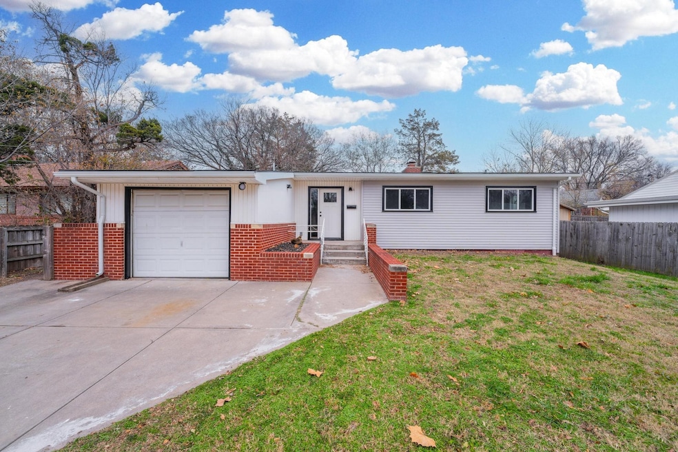 1520 N Yale Blvd, Wichita, KS 67208 - photo 1