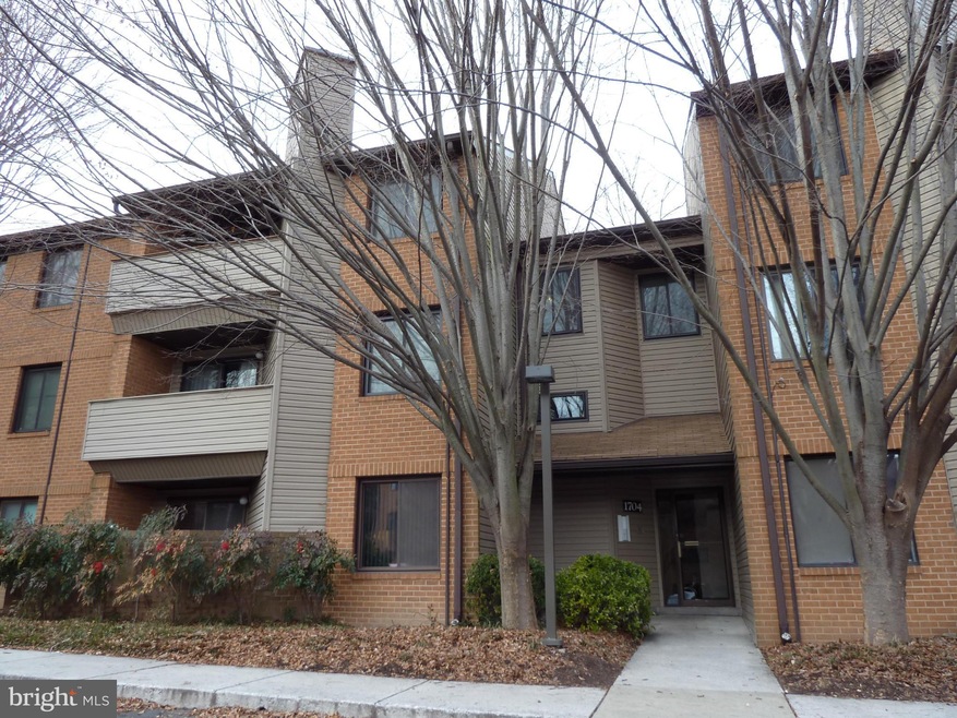 1704 Mount Washington Ct unit M, Baltimore, MD 21209 - photo 1
