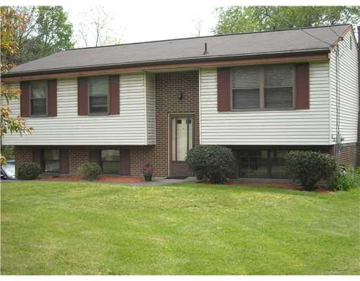 Exterior Front. Excellent curb apeal in this great
