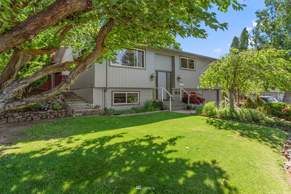 517 N Larch Ave, East Wenatchee, WA 98802 - photo 1