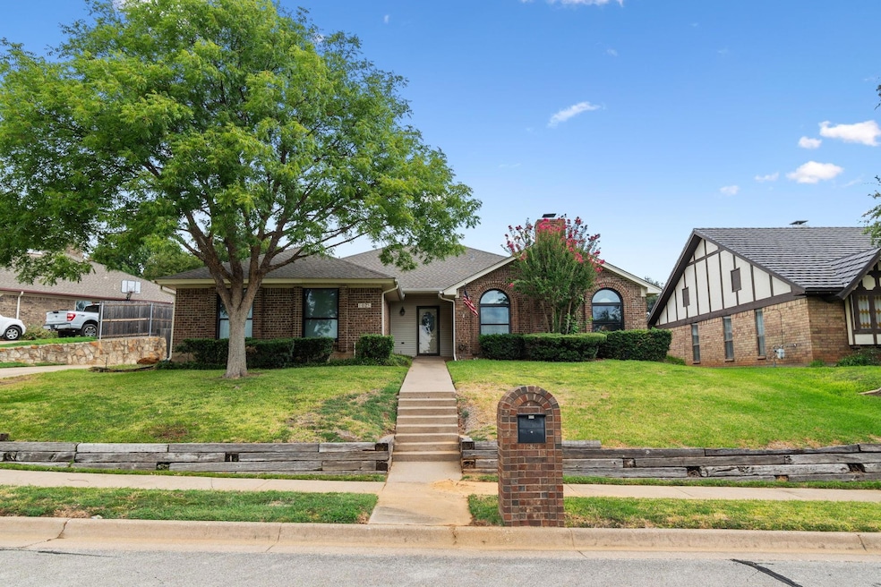 1025 Clear View Dr, Bedford, TX 76021 - photo 1