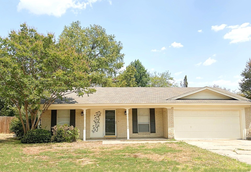 5520 Galway Ln, North Richland Hills, TX 76180 - photo 1