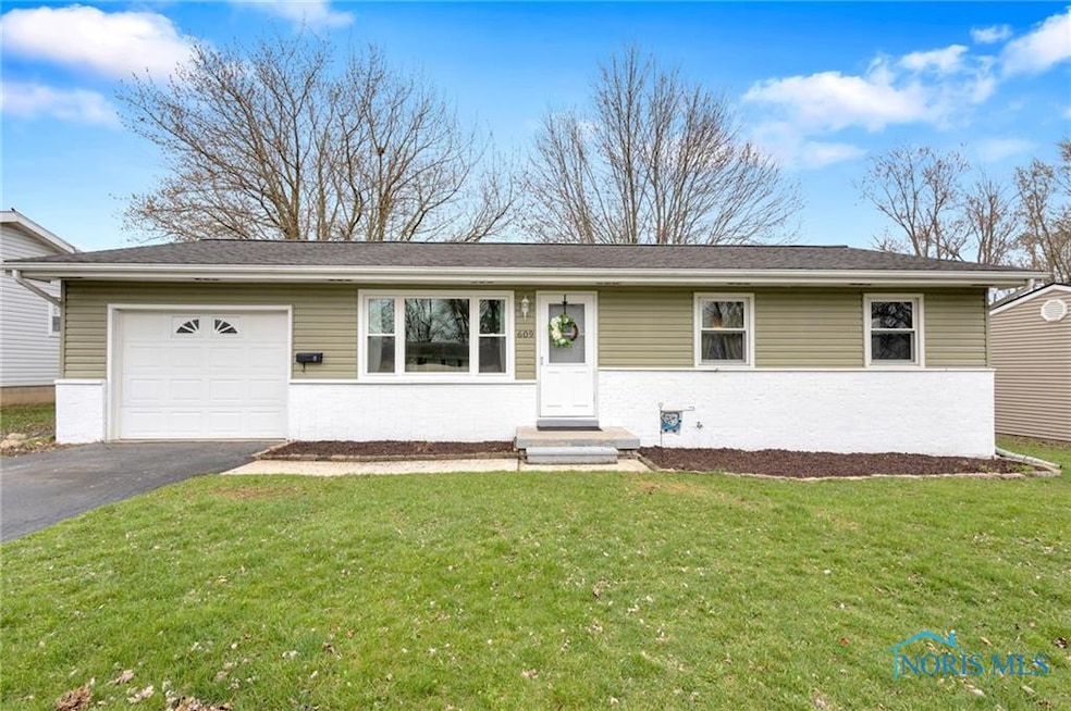 609 Charles Ave, Findlay, OH 45840 - photo 1