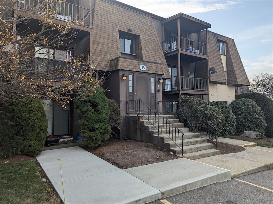 491 W Central St unit B7, Franklin, MA 02038 - photo 1