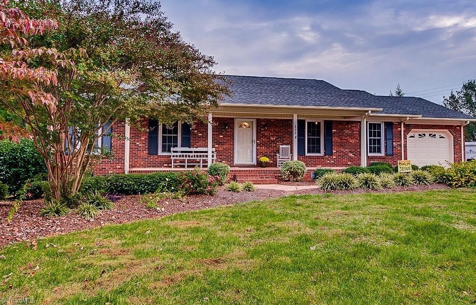 892 Rockcliff Terrace, Asheboro, NC 27205 - photo 1