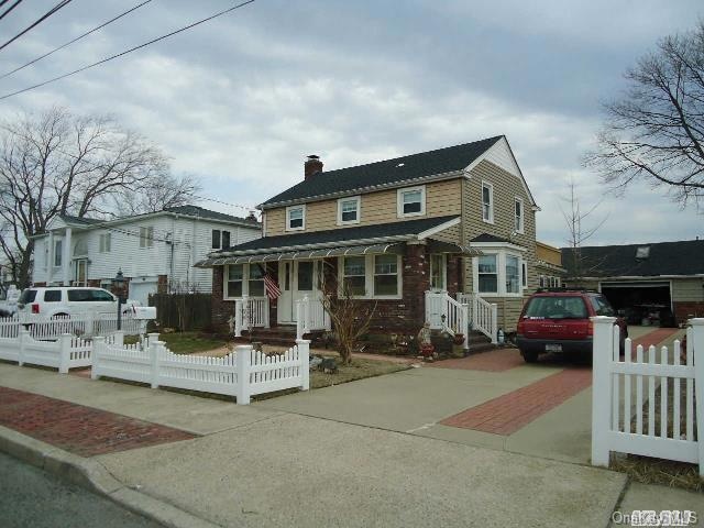 1071 Vanderbilt Ave, Island Park, NY 11558 - photo 1