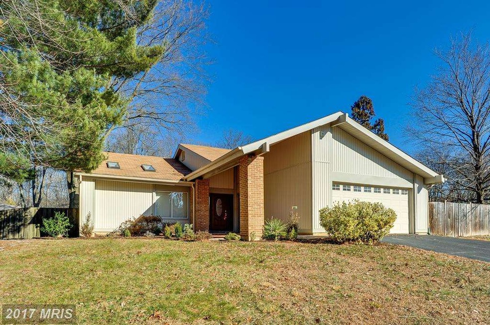 5925 Veranda Dr, Springfield, VA 22152 - photo 1