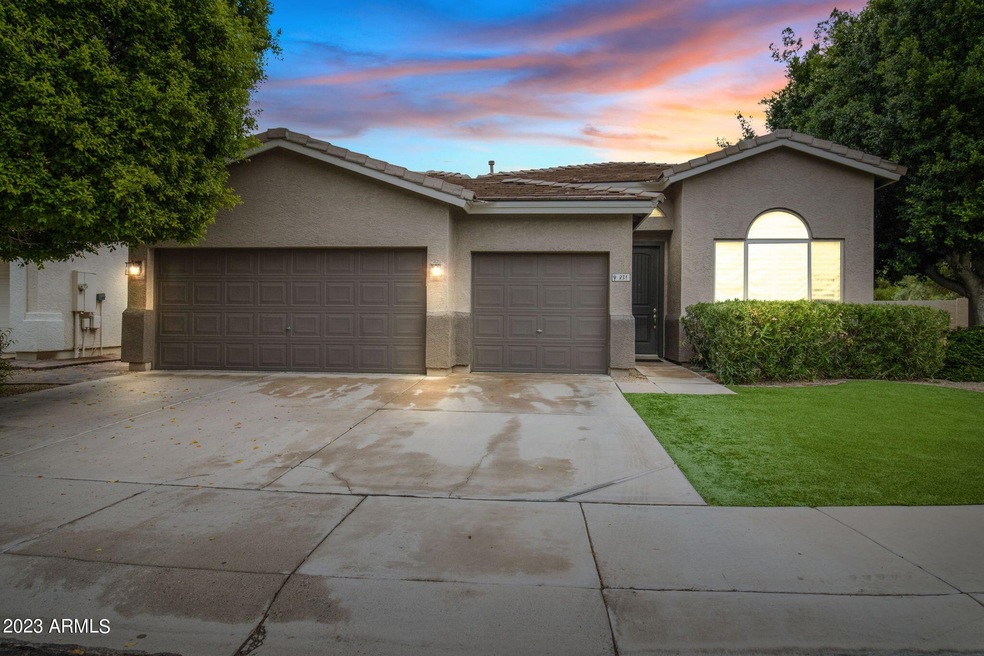 831 N Date Palm Dr, Gilbert, AZ 85234 - photo 1