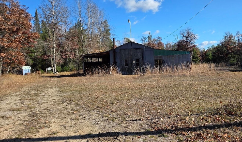 961 Stitt Ln, Mio, MI 48647 - photo 1