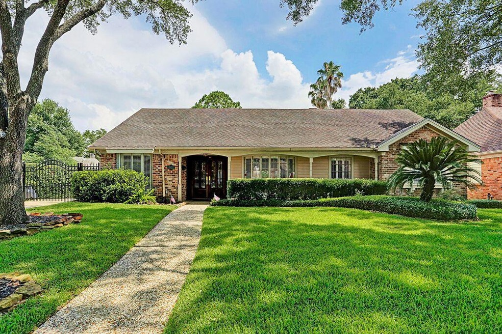 10203 Del Monte Dr, Houston, TX 77042 - photo 1