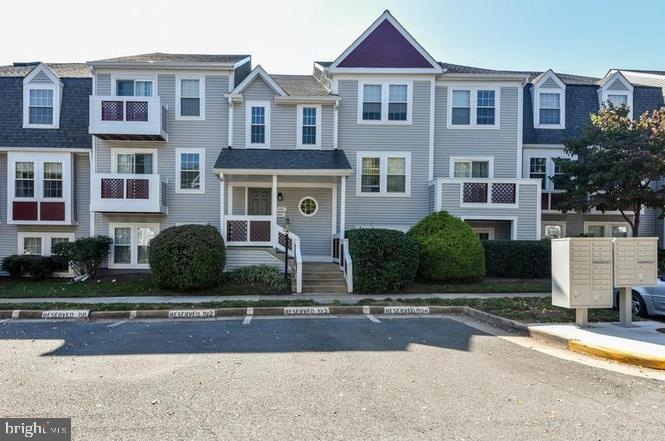 12893 Grays Pointe Rd unit C, Fairfax, VA 22033 - photo 1