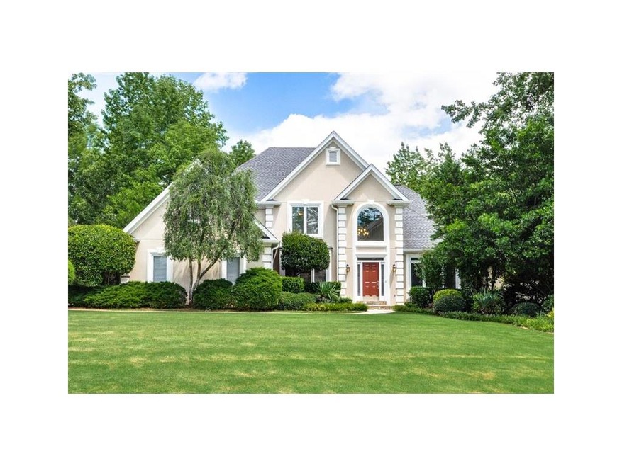 Wonderful stucco home located in Park Forest neigh