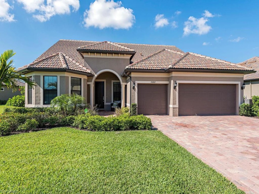 LIKE NEW! 2015 built Estate Series Pinnacle having