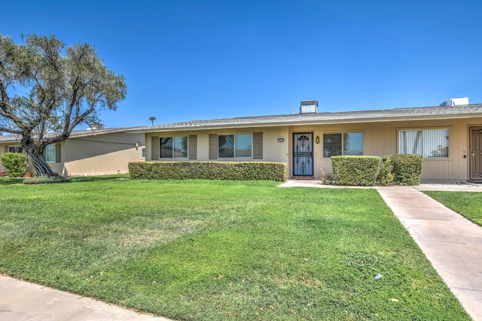 11124 W Emerald Dr, Sun City, AZ 85351 - photo 1