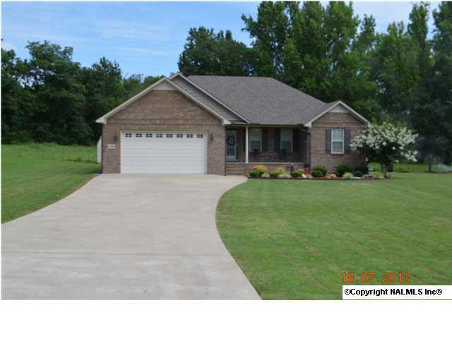 Nice full brick home in great neighborhood.