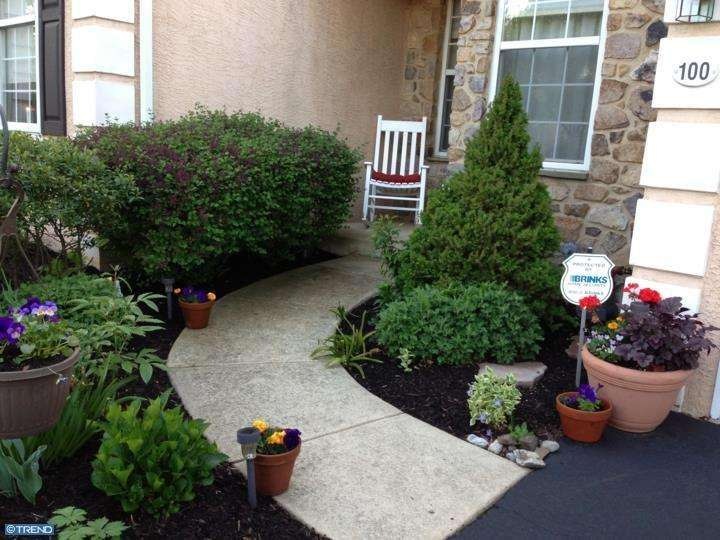 100 Wheatsheaf Ln unit 100, Norristown, PA 19403 - photo 1