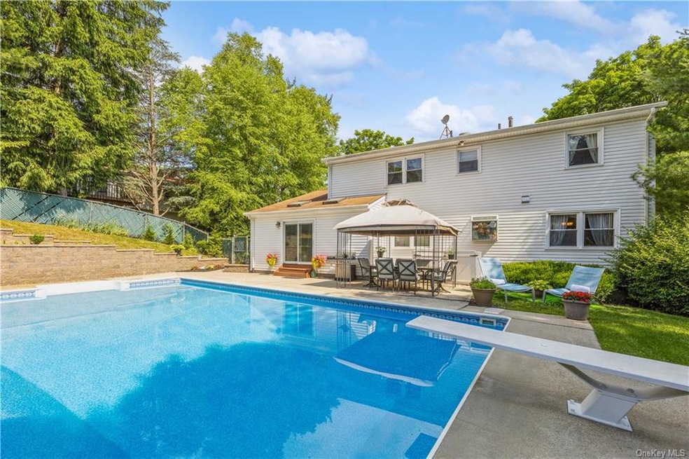 4 Hemptor Rd, New City, NY 10956 - photo 1