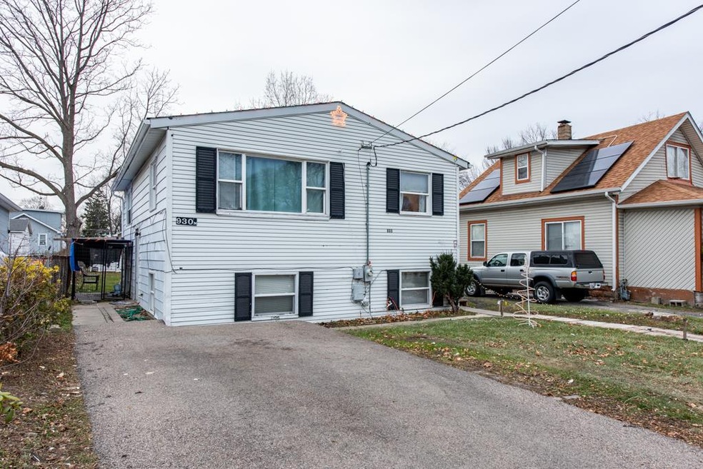 930 Pine St, Waukegan, IL 60085 - photo 1