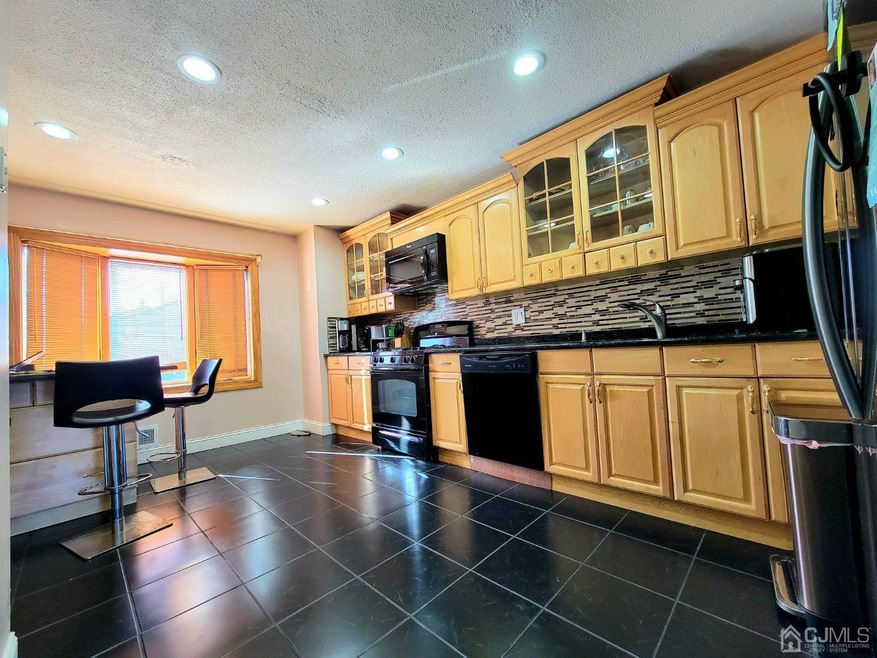 113 Highview Dr, Woodbridge, NJ 07095 - photo 1