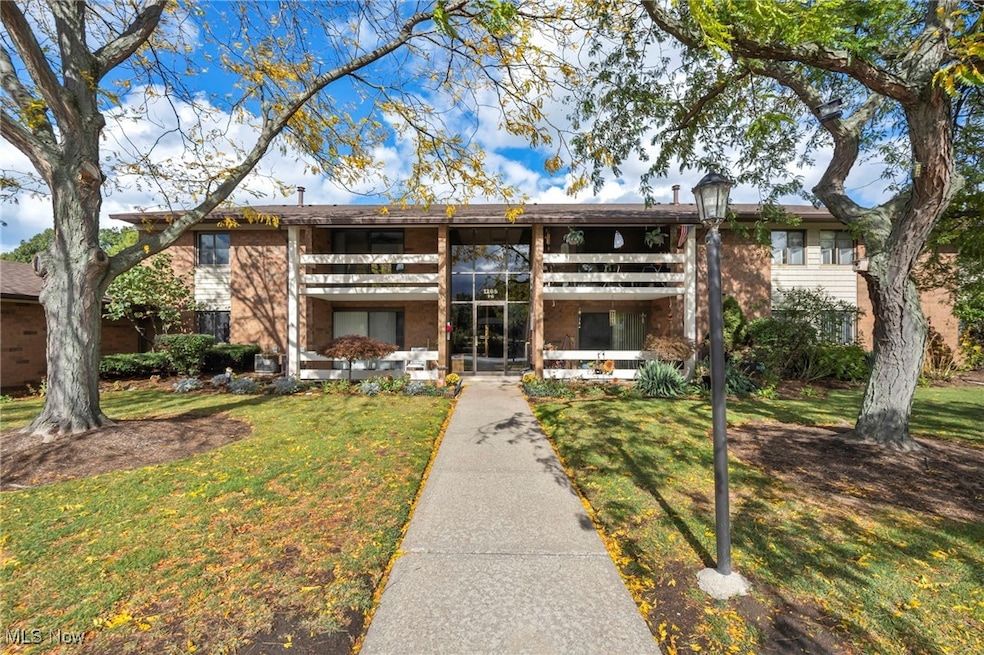 1263 Lost Nation Rd unit 5, Willoughby, OH 44094 - photo 1