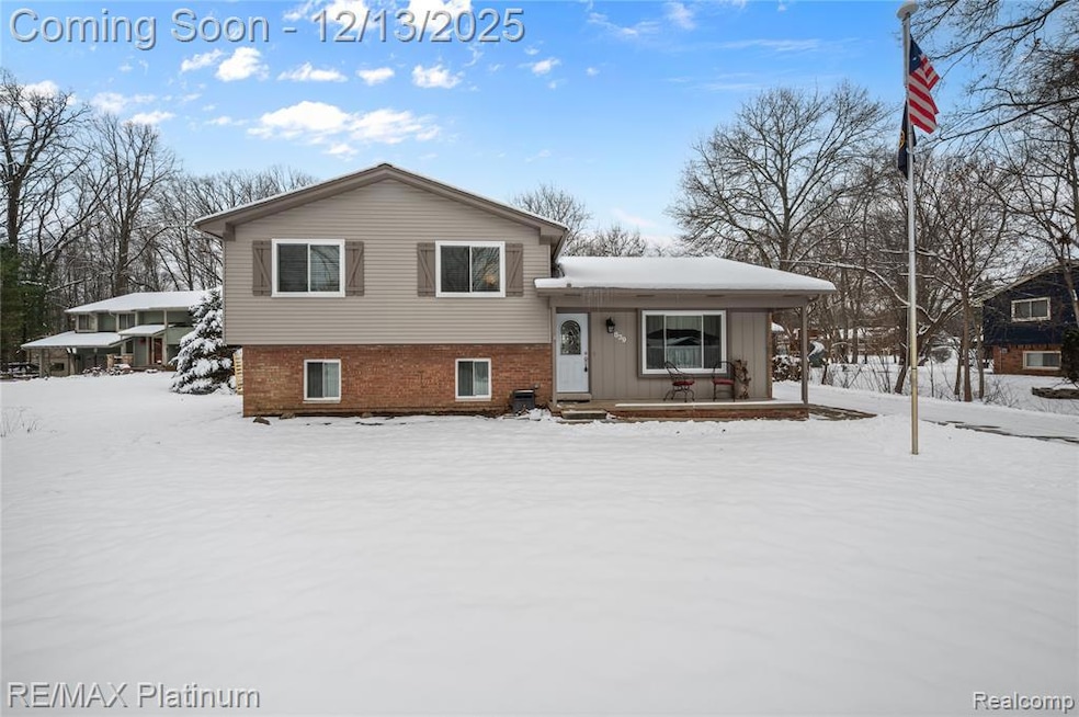 839 Harlequin Ct, Highland, MI 48357 - photo 1
