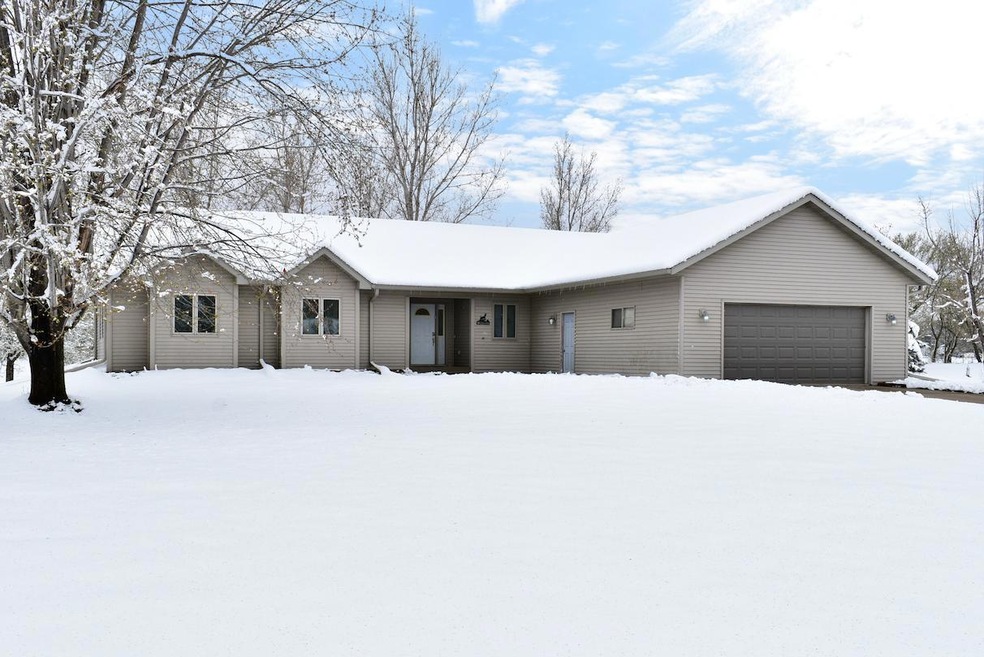 W25268 Todd Rd, Trempealeau, WI 54661 - photo 1