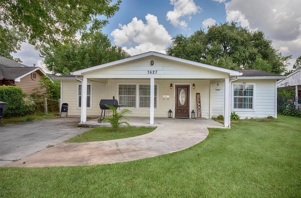 7627 Greendowns St, Houston, TX 77087 - photo 1