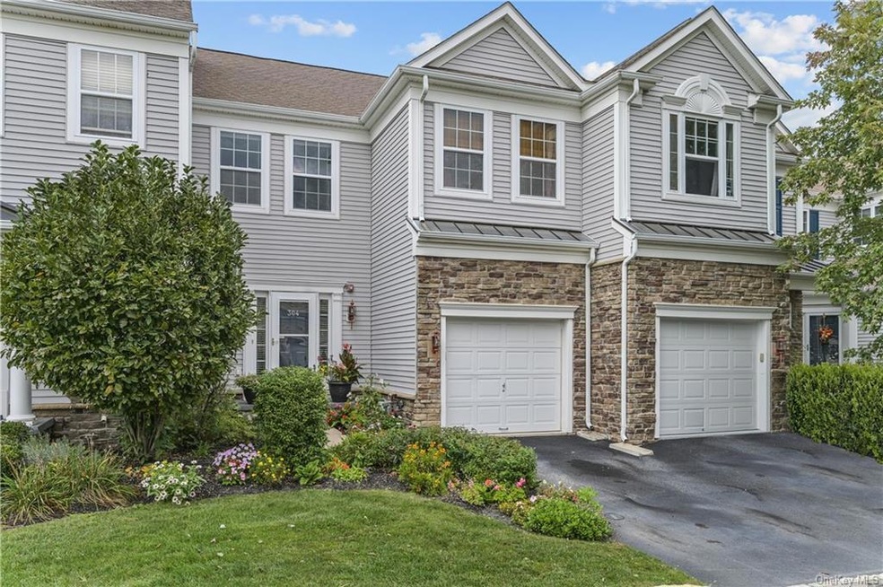 5 Bainbridge Place unit 304, Newburgh, NY 12550 - photo 1