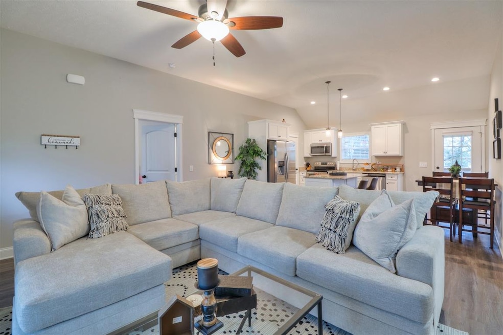 523 Deery St, Shelbyville, TN 37160 - photo 1